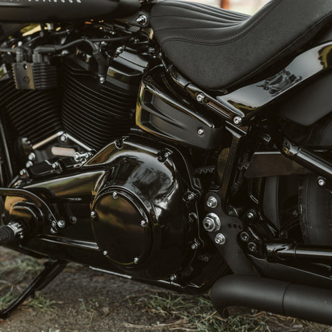 2018-2025 M8 Softail Seitenverkleidungen „Avenger“ für Stoßdämpfer ohne Vorspannungsverstellknopf