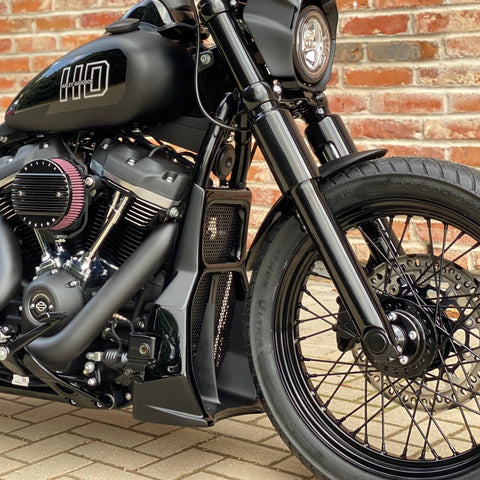 "Avenger" Series Softail M8 Kühlerabdeckung 2018-2025