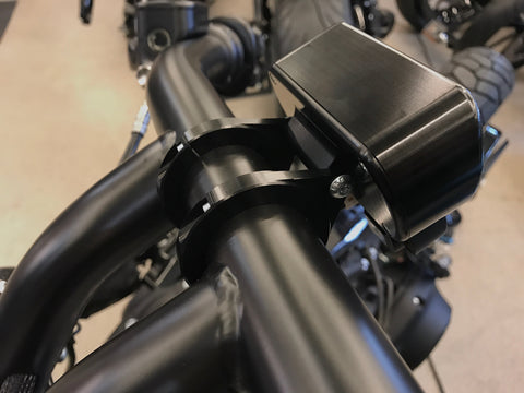 2018–2025 M8 Softail Instrumentenhalterung zur Verlegung des Tachos für 1-1/4" Lenker