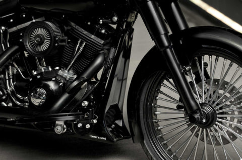 Outlaw Series Kühlerabdeckung für Harley Davidson Softail Modelle 2007-2017