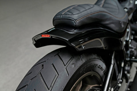 Crook Series Kurzer Heckfender für Harley Davidson Street Bob, Softail Standard 180–200 Reifen