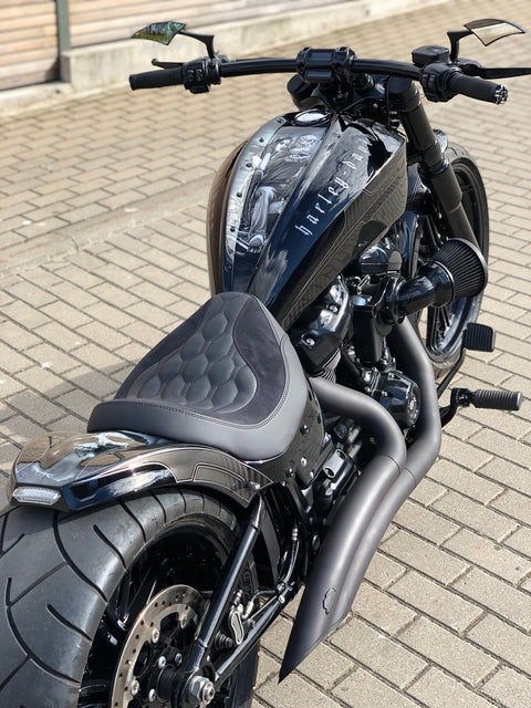 Sitzbank „Sinner“ für Harley Davidson Softail M8 Modelle