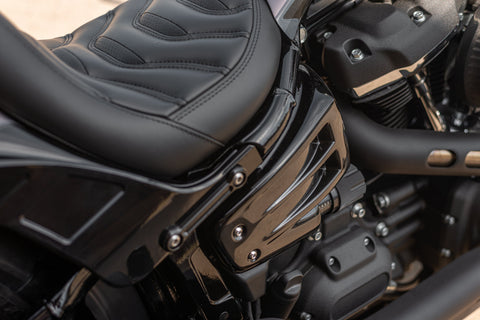 2018-2024 M8 Softail Seitenabdeckungen "Avenger" für Stoßdämpfer mit Vorspannverstellknopf