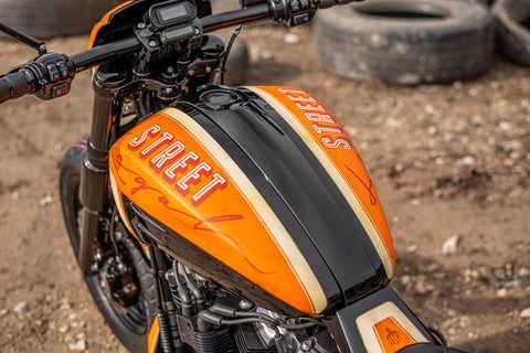 M8 Softail Benzintankabdeckung und Konsolen-Kit "Avenger" 2018-2025
