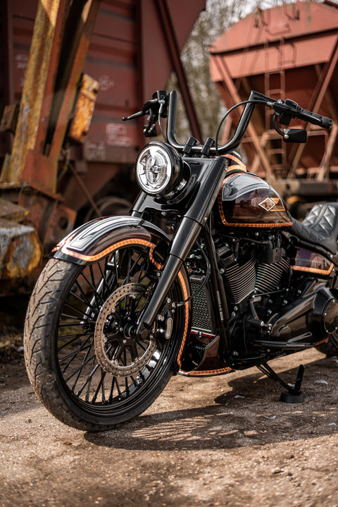 23" Front Wrap Fender 2018-2025 M8 Softail „Competition Series“