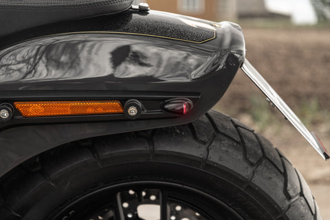„Task Force“ LED-Rücklicht/Blinker-Kombination für Softail-Fender-Streben