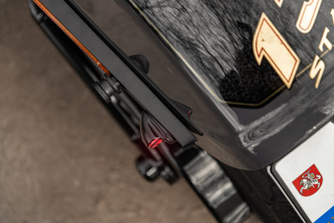 „Task Force“ LED-Rücklicht/Blinker-Kombination für Softail-Fender-Streben